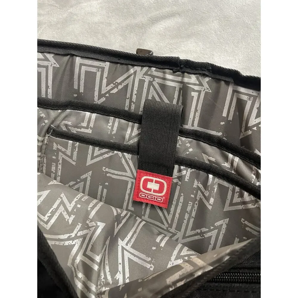 OGIO Shoulder Messenger Laptop Computer Bag 18”x 13” Black EUC